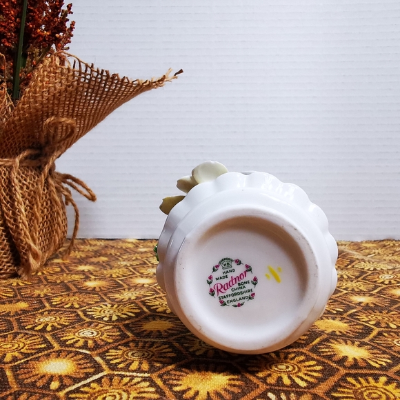 Vintage Radnor Bone China Hand Made White Gardenia Floral Arrangement Figurine - Picture 6 of 17